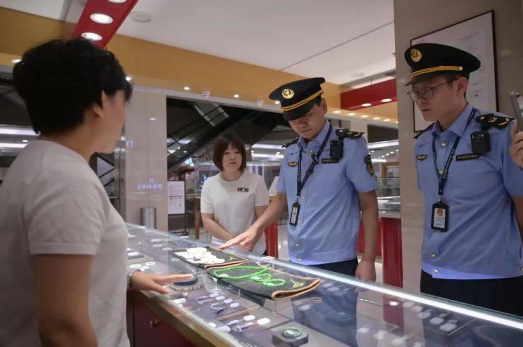 信用网如何申请
_人民日报评论：莫让“胖东来们”陷入“棒杀”“捧杀”泥潭