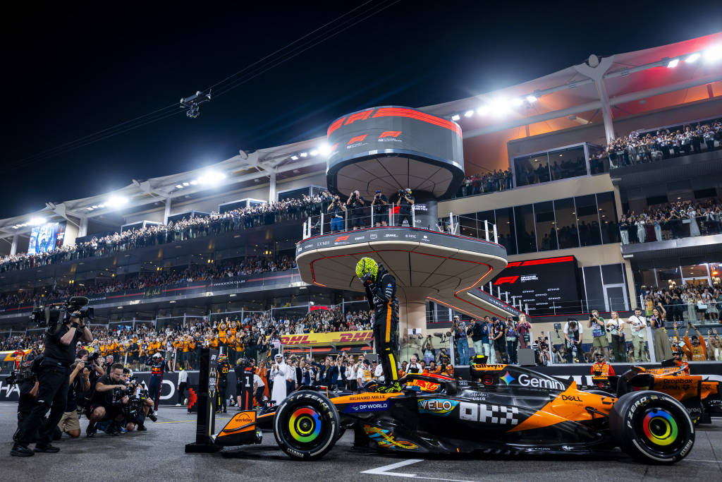 ‌比利时足球_诺里斯首夺F1车手总冠军‌比利时足球，维斯塔潘虽败犹荣