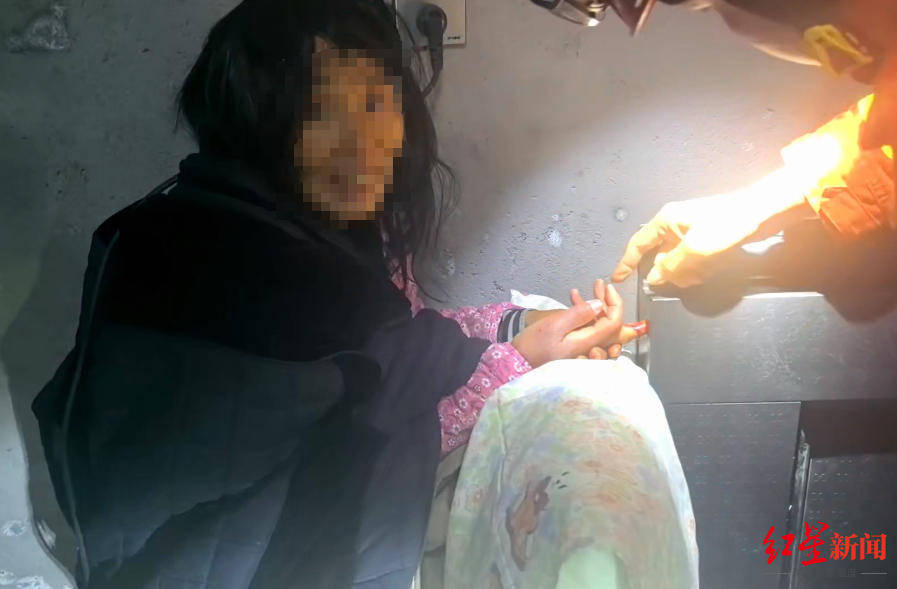 皇冠信用网如何代理_被困家中三天的独居农村聋哑老人皇冠信用网如何代理，和她背后的照护难题丨在场